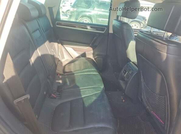 WVGEP9BP5GD005757 2016 VOLKSWAGEN TOUAREG Серый Вид задних сидений