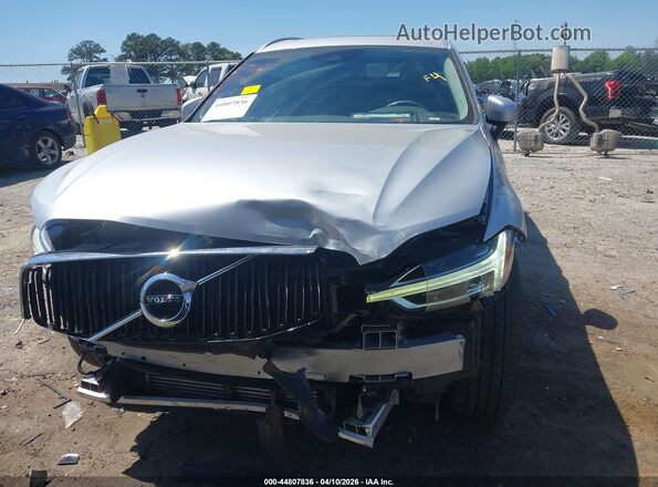 YV4102DKXM1684807 2021 VOLVO XC60 Silver Вид спереду