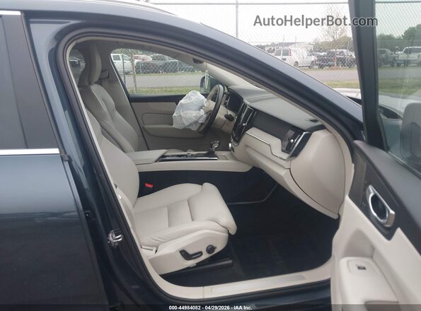 YV4102RL0L1590709 2020 VOLVO XC60 Синий Вид салона спереди