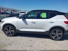 2019 Volvo Xc40 T5 R-design White vin: YV4162UMXK2142646