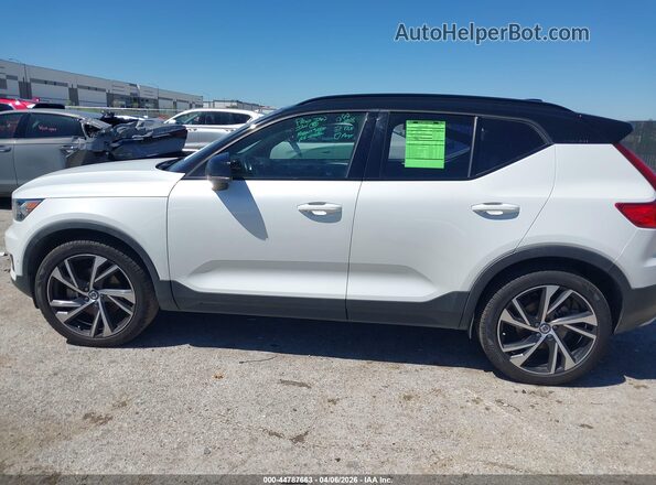 YV4162UMXK2142646 2019 VOLVO XC40 White 