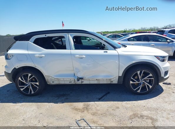 YV4162UMXK2142646 2019 VOLVO XC40 White Widok wnętrza 360 stopni