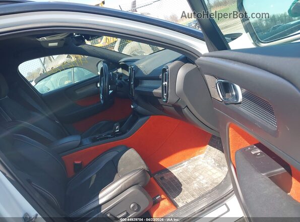 YV4162XZ0K2013676 2019 VOLVO XC40 White Vista interior delantera