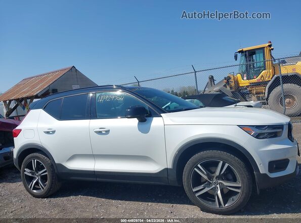YV4162XZ0K2013676 2019 VOLVO XC40 White Vista interior trasera