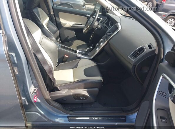 YV440MDR3H2064953 2017 VOLVO XC60 Синий Вид салона спереди