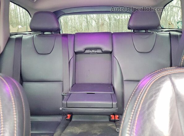 YV449MRR3H2000748 2017 VOLVO XC60 Silver Widok tylnych siedzeń