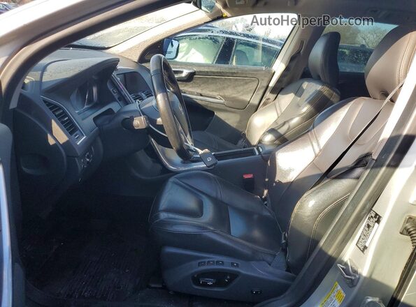 YV449MRR3H2000748 2017 VOLVO XC60 Silver Widok wnętrza z przodu