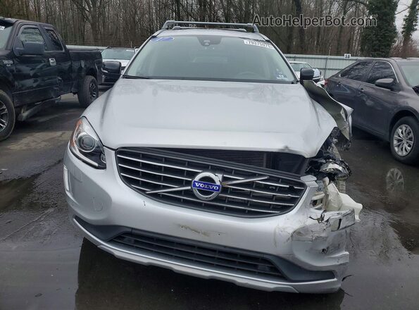 YV449MRR3H2000748 2017 VOLVO XC60 Silver Widok z przodu