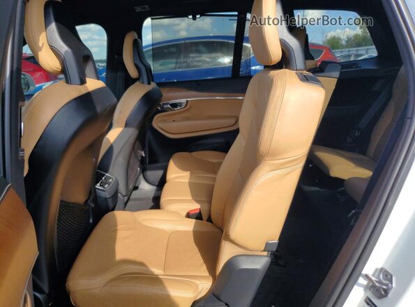 YV4A22PL2H1105782 2017 VOLVO XC90 White Widok wnętrza z tyłu