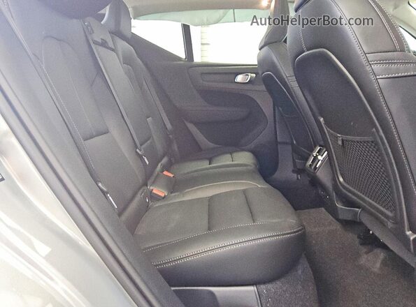 YV4L12UC9T2746687 2026 VOLVO XC40 Серый Вид задних сидений