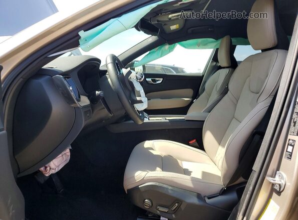 YV4M12RC1T1403164 2026 VOLVO XC60 Золотой Вид салона спереди