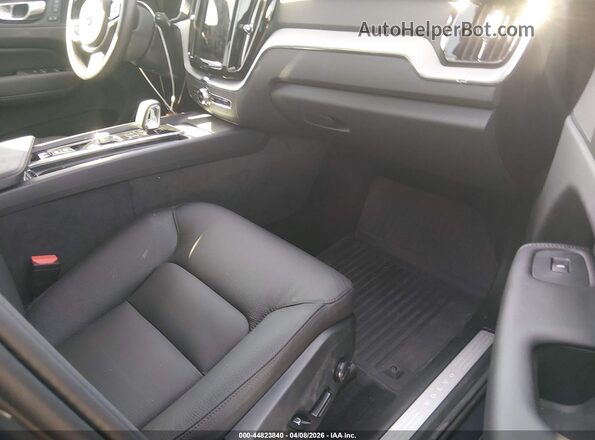 YV4M12RC2S1225473 2025 VOLVO XC60 Blue Вид салону спереду