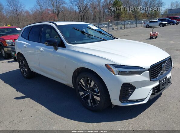 YV4M12RC8T1287784 2026 VOLVO XC60 Белый Передняя правая четверть