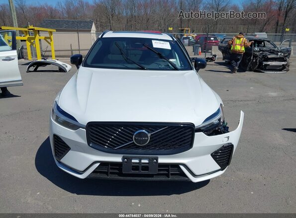 YV4M12RC8T1287784 2026 VOLVO XC60 Белый Вид задней части салона