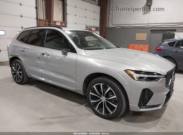 YV4M12RC9S1007661 2025 VOLVO XC60 Серебряный Передняя правая четверть