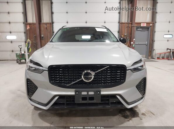 YV4M12RC9S1007661 2025 VOLVO XC60 Серебряный Вид задней части салона