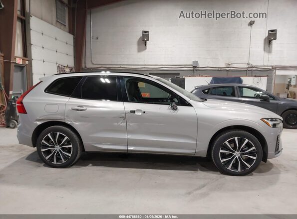 YV4M12RC9S1007661 2025 VOLVO XC60 Серебряный Панорамный вид салона 360°