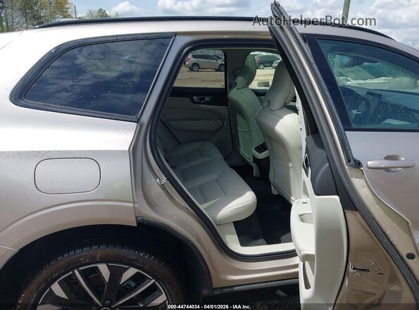 YV4M12RM4T1361758 2026 VOLVO XC60 Champagne Vista de la etiqueta del VIN