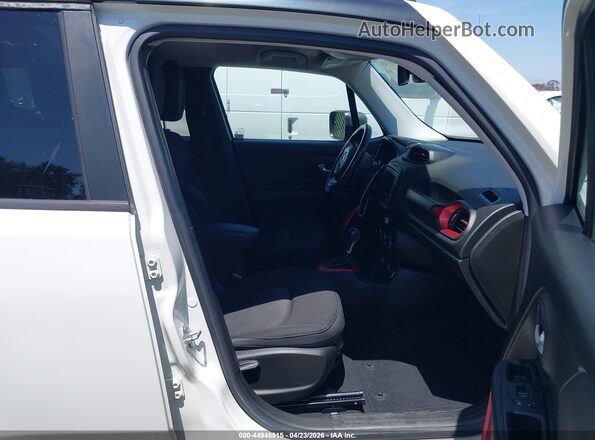 ZACCJBCT6GPD70790 2016 JEEP RENEGADE Белый Вид салона спереди