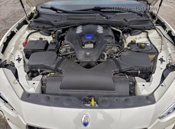 ZAM57RTL3H1242830 2017 MASERATI GHIBLI White Widok wnętrza z tyłu