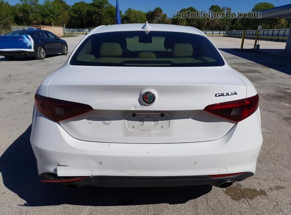 ZARFAECN0J7581364 2018 ALFA ROMEO GIULIA Белый Вид сзади