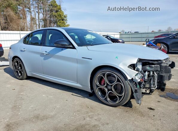 ZARFAMBN2R7677584 2024 ALFA ROMEO GIULIA Серебряный Передняя правая четверть