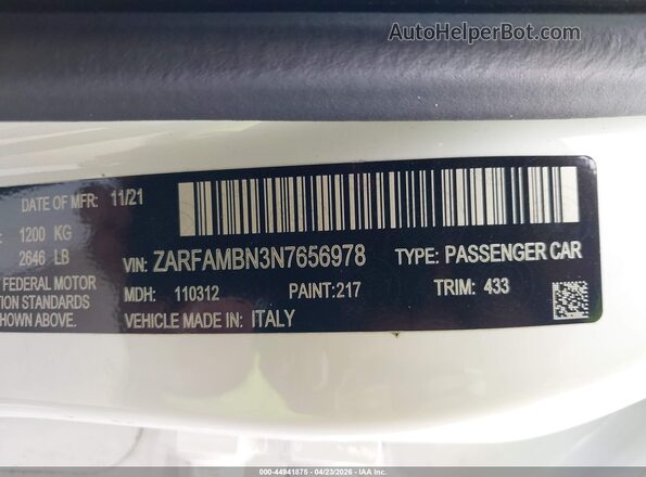 ZARFAMBN3N7656978 2022 ALFA ROMEO GIULIA White Widok komory silnika