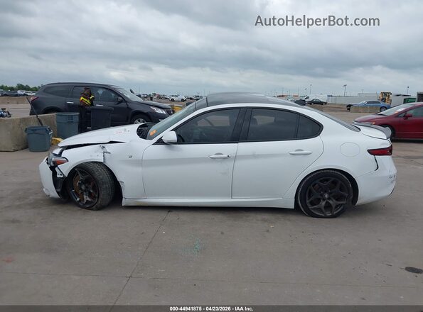 ZARFAMBN3N7656978 2022 ALFA ROMEO GIULIA White Widok wnętrza 360 stopni