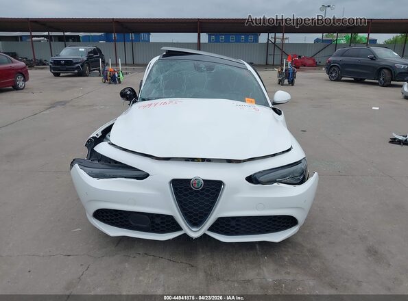 ZARFAMBN3N7656978 2022 ALFA ROMEO GIULIA White Widok zestawu wskaźników