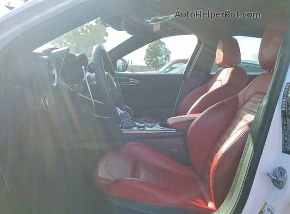 ZARFAMBN4P7669628 2023 ALFA ROMEO GIULIA Белый Вид салона спереди