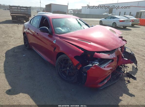 ZARFAMEV9R7686813 2024 ALFA ROMEO GIULIA Красный Передняя правая четверть