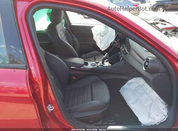 ZARFAMEV9R7686813 2024 ALFA ROMEO GIULIA Красный Вид салона спереди