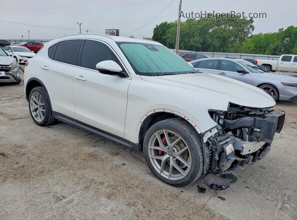 ZASFAKBN3J7B70882 2018 ALFA ROMEO STELVIO Белый Передняя правая четверть