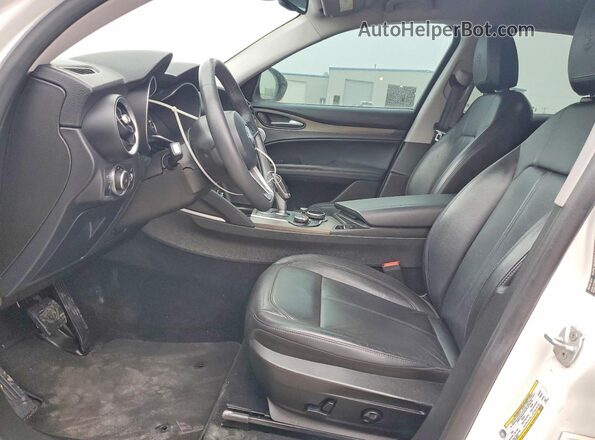 ZASFAKBN3J7B70882 2018 ALFA ROMEO STELVIO Белый Вид салона спереди