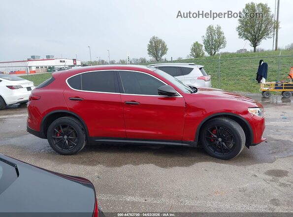 ZASFAKBN8J7B64219 2018 ALFA ROMEO STELVIO Красный Вид задней части салона