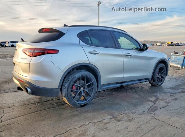 ZASFAKNN7J7B81542 2018 ALFA ROMEO STELVIO Серебряный Задняя правая четверть