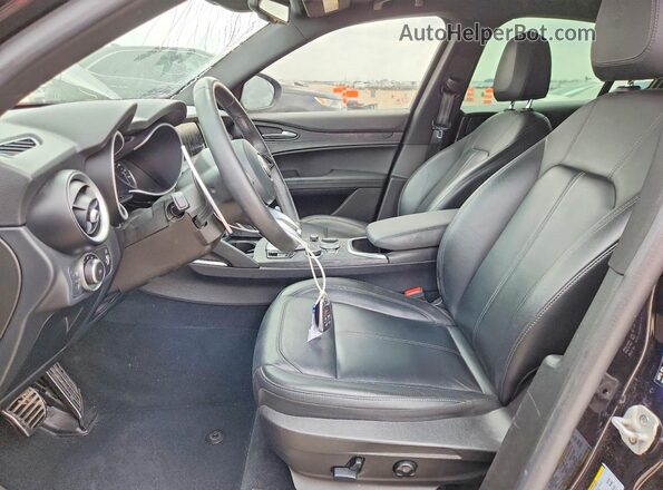 ZASPAJAN3N7D48005 2022 ALFA ROMEO STELVIO Черный Вид салона спереди