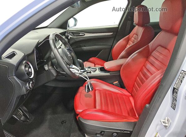 ZASPAKBN9R7D80340 2024 ALFA ROMEO STELVIO Серебряный Вид салона спереди