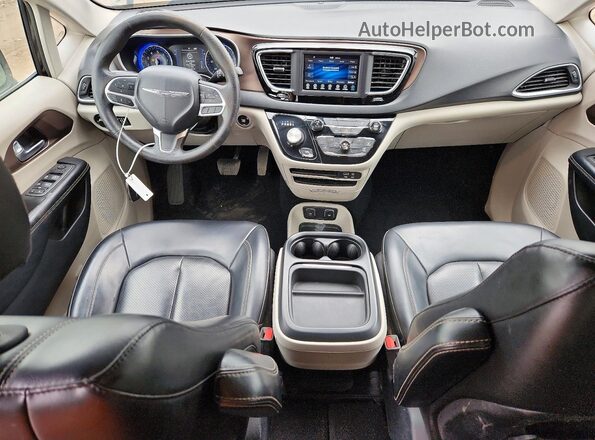 2C4RC1DG7LR268517 2020 CHRYSLER VOYAGER Черный Вид щитка приборов