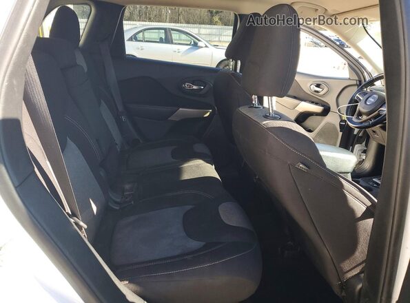 1C4PJLCB3JD513330 2018 JEEP CHEROKEE Белый Вид задней части салона