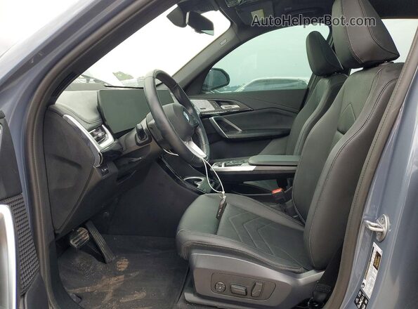 WBX73EF04S5055795 2025 BMW X1 Синий Вид панели приборов