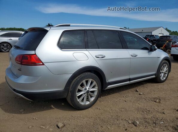 3VWH17AU4HM507001 2017 VOLKSWAGEN GOLF Серебряный Передняя правая четверть