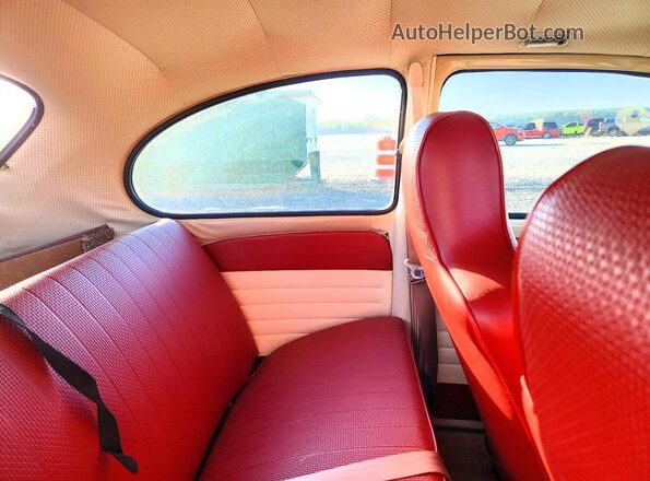 1112443572 1971 VOLKSWAGEN SUPER Cream Vista de los asientos traseros