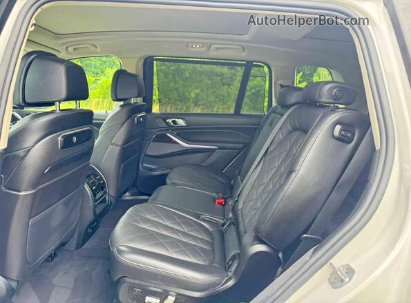 5UX23EM05P9R82524 2023 BMW X7 White Widok zestawu wskaźników