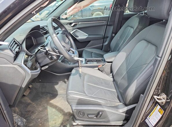 WA1EECF33M1059953 2021 AUDI Q3 Black Dashboard view