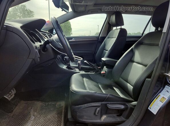3VWH17AU8HM538235 2017 VOLKSWAGEN GOLF Синий Вид панели приборов