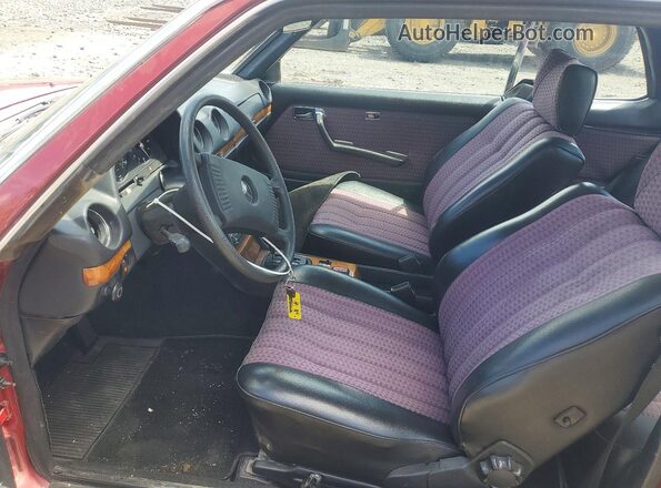 12305312013001 1979 MERCEDES-BENZ 280 Бордовый Вид салона спереди
