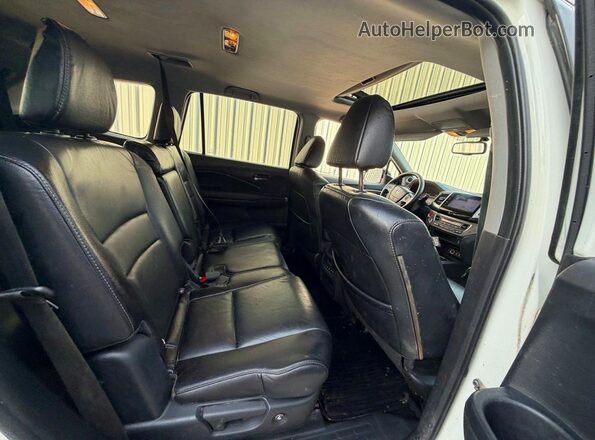 5FNYF5H57JB009487 2018 HONDA PILOT Белый Вид салона спереди
