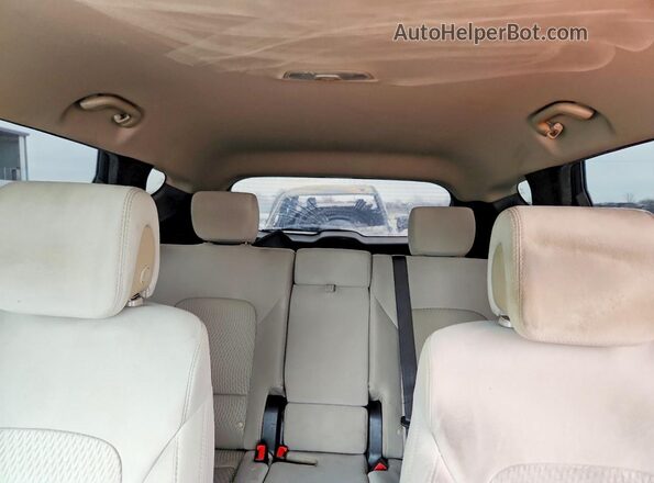5XYZTDLB8HG414202 2017 HYUNDAI SANTA FE Серебряный Вид задней части салона