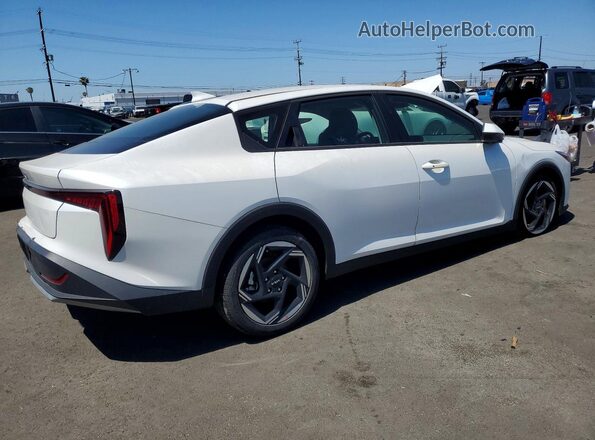 3KPFU4DE4SE230257 2025 KIA K4 White Передня права чверть